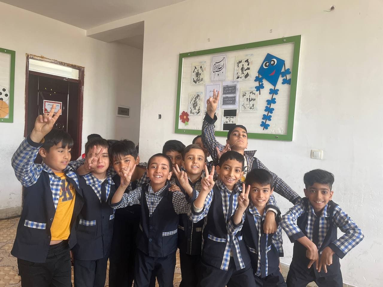 معرفی مشاغل به دانش اموزان ادیب